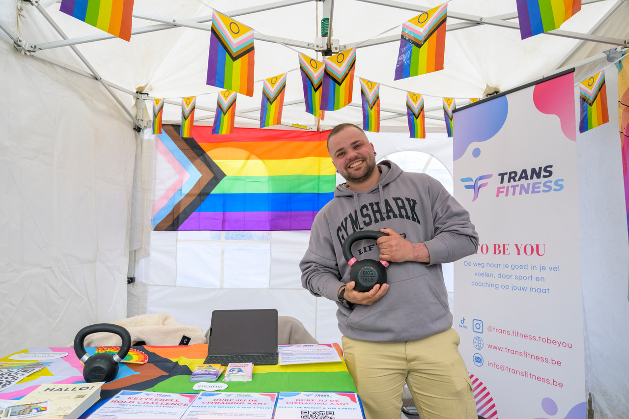 Bruxelles, 16/05/2026 - La pride fête ses 30 ans: Trente ans de luttes, de fierté et de visibilisation de la communauté LGBTQIA+. Le thème choisi pour 2026 reflète les enjeux d'un monde sous tension : When Times Get Darker, We Shine Brighter. Un message puissant et fédérateur, plus nécessaire que jamais dans un contexte international troublé où les droits de la communauté LGBTQIA+ sont constamment remis en cause.