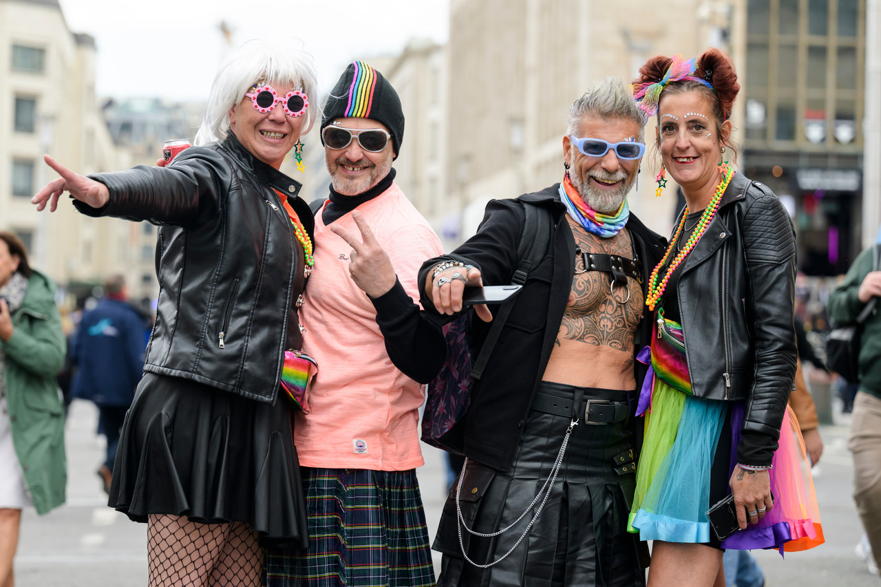 Bruxelles, 16/05/2026 - La pride fête ses 30 ans: Trente ans de luttes, de fierté et de visibilisation de la communauté LGBTQIA+. Le thème choisi pour 2026 reflète les enjeux d'un monde sous tension : When Times Get Darker, We Shine Brighter. Un message puissant et fédérateur, plus nécessaire que jamais dans un contexte international troublé où les droits de la communauté LGBTQIA+ sont constamment remis en cause.