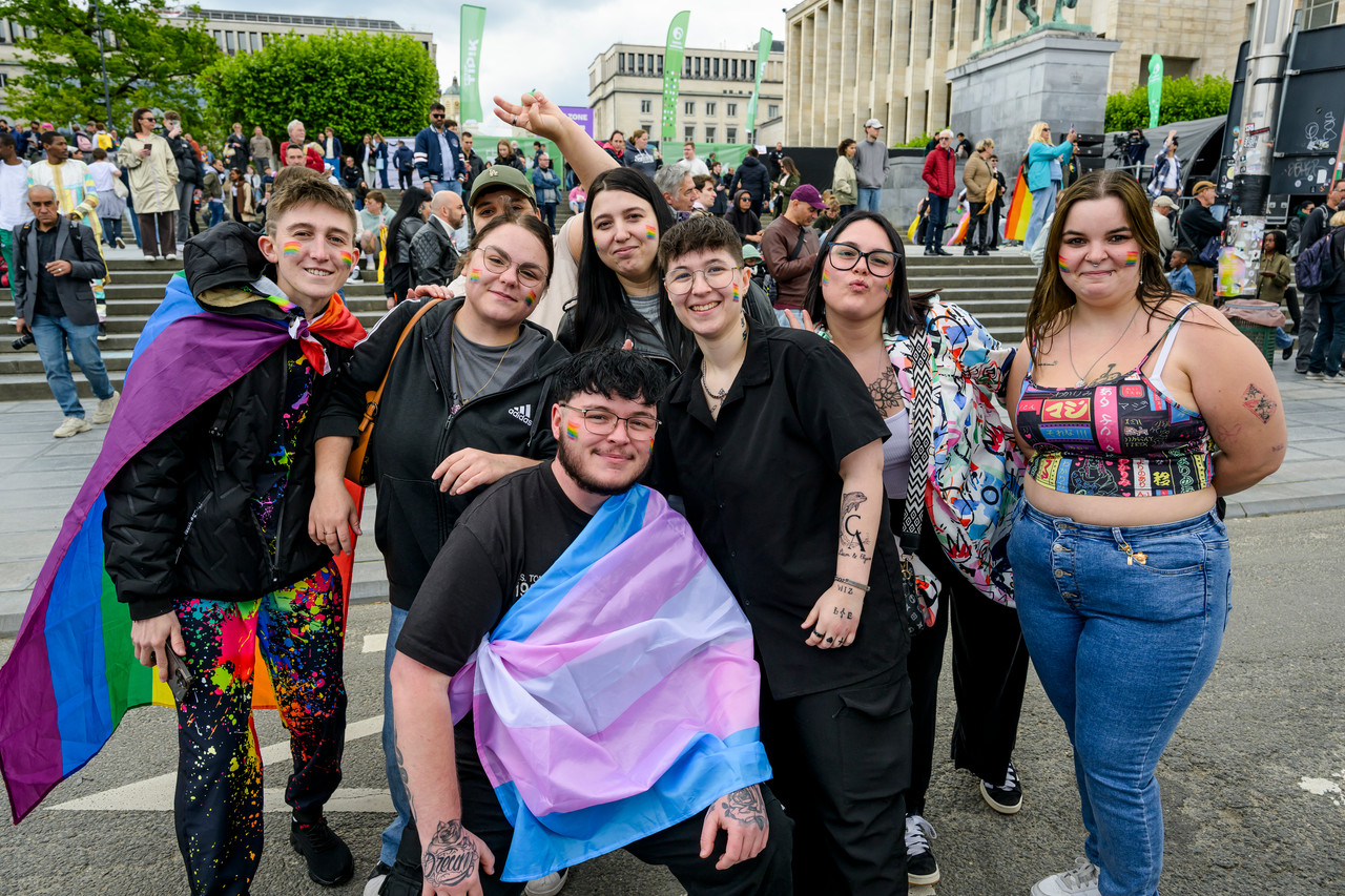 Bruxelles, 16/05/2026 - La pride fête ses 30 ans: Trente ans de luttes, de fierté et de visibilisation de la communauté LGBTQIA+. Le thème choisi pour 2026 reflète les enjeux d'un monde sous tension : When Times Get Darker, We Shine Brighter. Un message puissant et fédérateur, plus nécessaire que jamais dans un contexte international troublé où les droits de la communauté LGBTQIA+ sont constamment remis en cause.