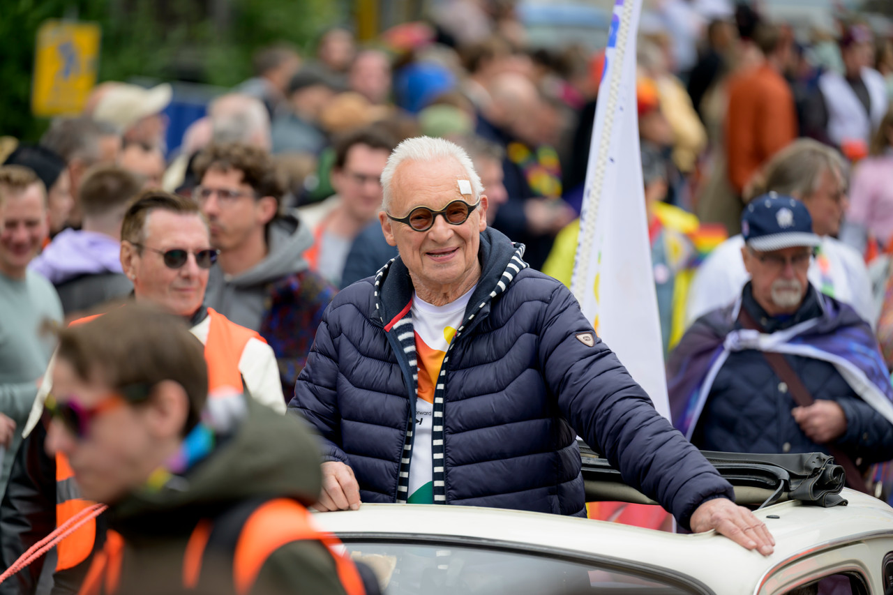 Bruxelles, 16/05/2026 - La pride fête ses 30 ans: Trente ans de luttes, de fierté et de visibilisation de la communauté LGBTQIA+. Le thème choisi pour 2026 reflète les enjeux d'un monde sous tension : When Times Get Darker, We Shine Brighter. Un message puissant et fédérateur, plus nécessaire que jamais dans un contexte international troublé où les droits de la communauté LGBTQIA+ sont constamment remis en cause.