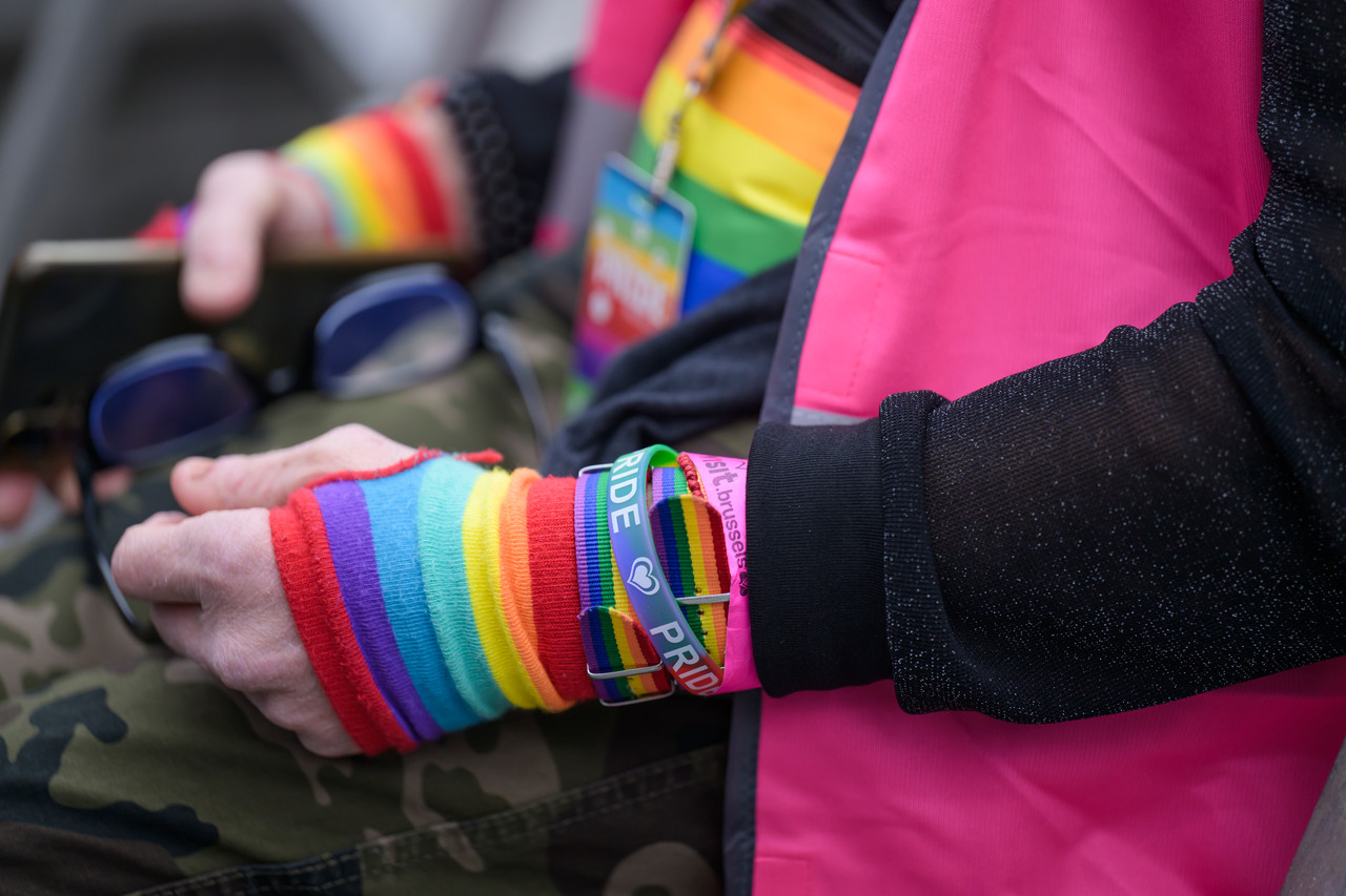 Bruxelles, 16/05/2026 - La pride fête ses 30 ans: Trente ans de luttes, de fierté et de visibilisation de la communauté LGBTQIA+. Le thème choisi pour 2026 reflète les enjeux d'un monde sous tension : When Times Get Darker, We Shine Brighter. Un message puissant et fédérateur, plus nécessaire que jamais dans un contexte international troublé où les droits de la communauté LGBTQIA+ sont constamment remis en cause.