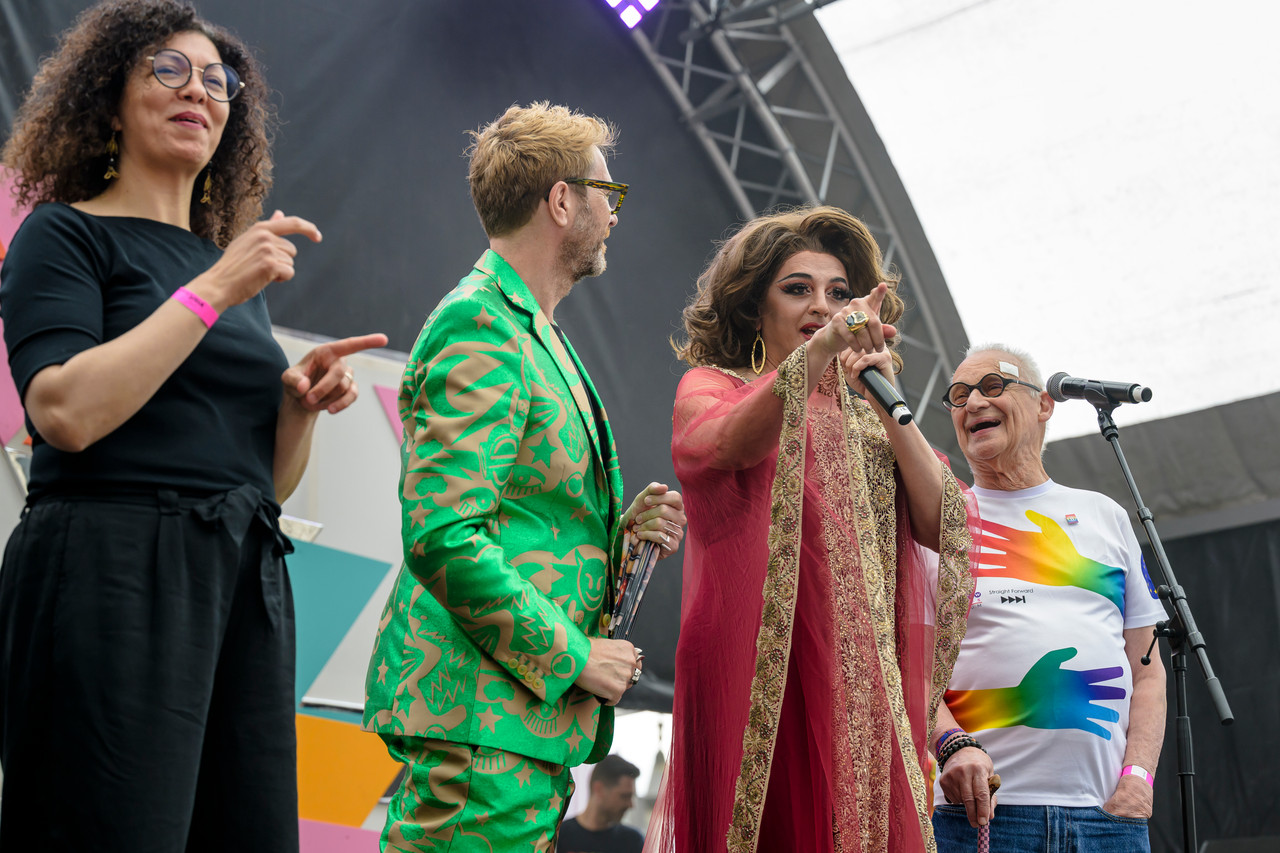 Bruxelles, 16/05/2026 - La pride fête ses 30 ans: Trente ans de luttes, de fierté et de visibilisation de la communauté LGBTQIA+. Le thème choisi pour 2026 reflète les enjeux d'un monde sous tension : When Times Get Darker, We Shine Brighter. Un message puissant et fédérateur, plus nécessaire que jamais dans un contexte international troublé où les droits de la communauté LGBTQIA+ sont constamment remis en cause.