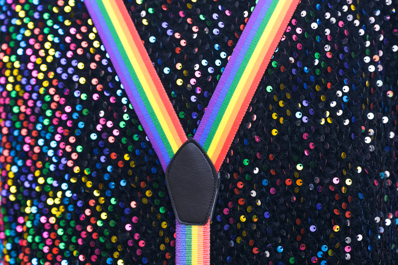 Bruxelles, 16/05/2026 - La pride fête ses 30 ans: Trente ans de luttes, de fierté et de visibilisation de la communauté LGBTQIA+. Le thème choisi pour 2026 reflète les enjeux d'un monde sous tension : When Times Get Darker, We Shine Brighter. Un message puissant et fédérateur, plus nécessaire que jamais dans un contexte international troublé où les droits de la communauté LGBTQIA+ sont constamment remis en cause.